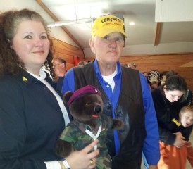 VFW州指挥官Renee Simpson与她的父亲Dennis Lockington