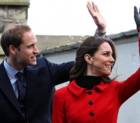 威廉王子和凯特·米德尔顿向人群挥手致意