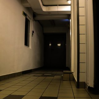 黑暗的医院走廊