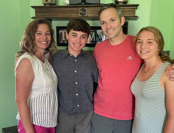 间皮瘤幸存者道格·托马斯和他的家人