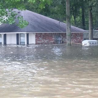 淹没在路易斯安那州巴吞鲁日的家