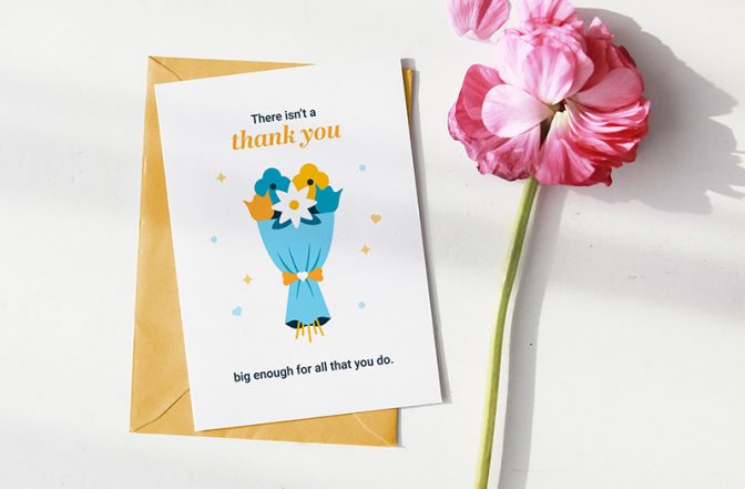 可下载的谢谢卡片为护理人员带着一束鲜花